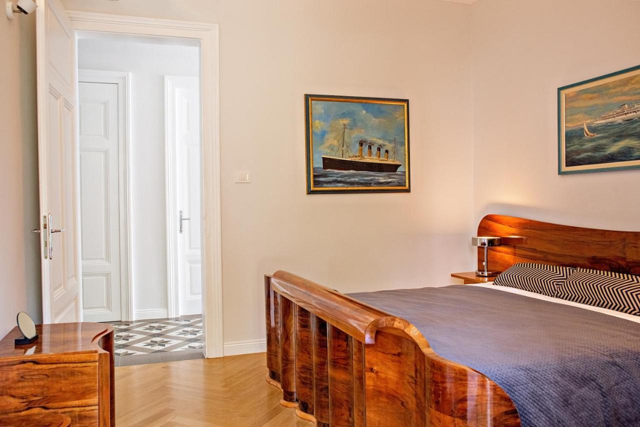 Deluxe Beachfront Apartment Klara, Lovran Dış mekan fotoğraf